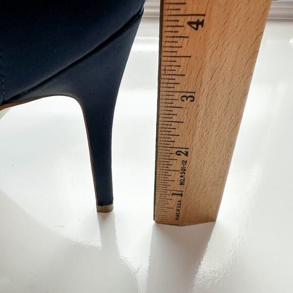 Charles By Charles David Navy Floral Ankle Strap Heels Size 6 Embroidered - Picture 14 of 14